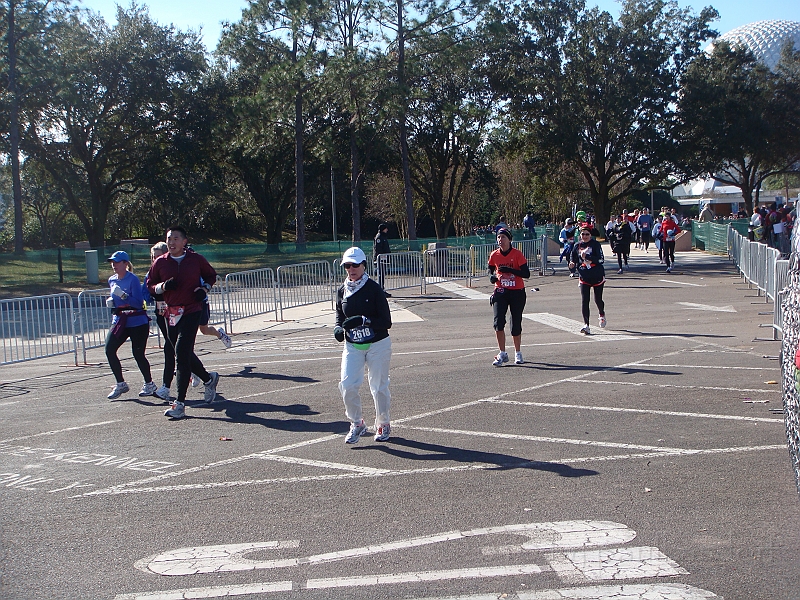 Florida [2010 Jan] 076.JPG - Scenes from the Disney World Marathon